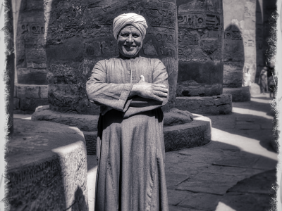 Tout of the Ages… Would you buy a used flying carpet from this man? Tout of the Ages… Would you buy a used flying carpet from this man?