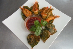 Beur Tod Goong (Prawn on Crispy Betel Leaf)